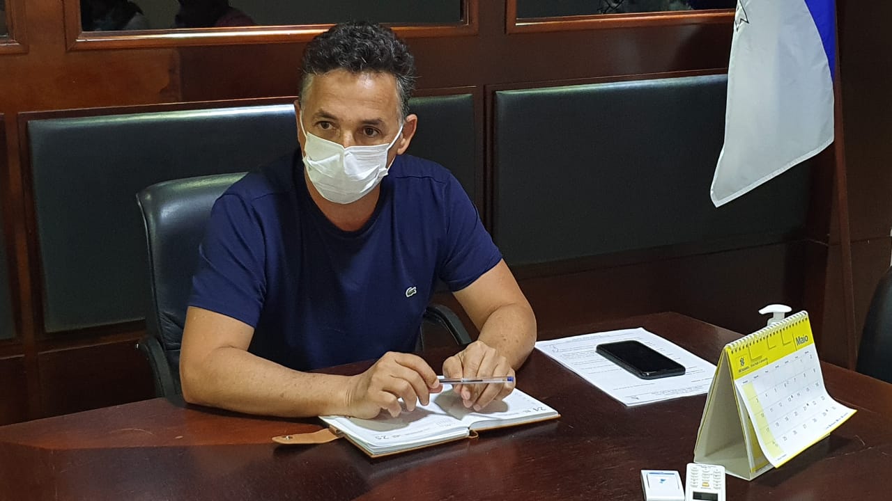Prefeito de São Pedro da Aldeia faz teste de sorologia para COVID-19
