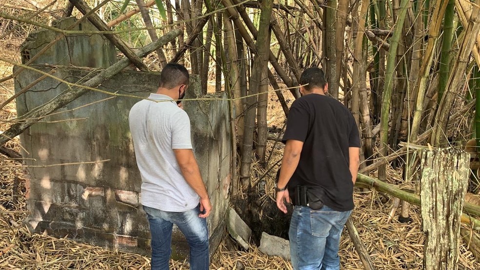 Cemitério clandestino usado por criminosos para enterrar vítimas é encontrado próxima a área de restinga em Maricá