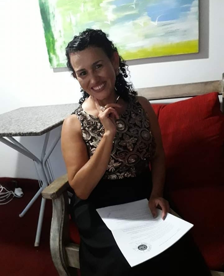 Escritora Viviane de Cássia lança e-book "Partituras de Uma Vida"