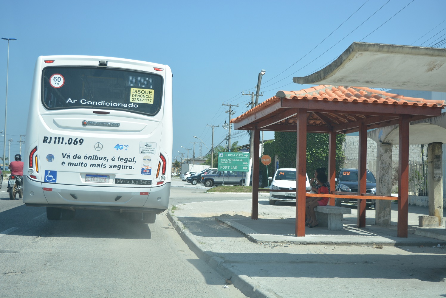 Pontos de ônibus ganham novos abrigos em São Pedro da Aldeia
