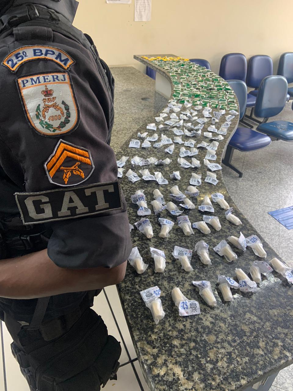 Polícia Militar apreende crack e cocaína no Porto do Carro