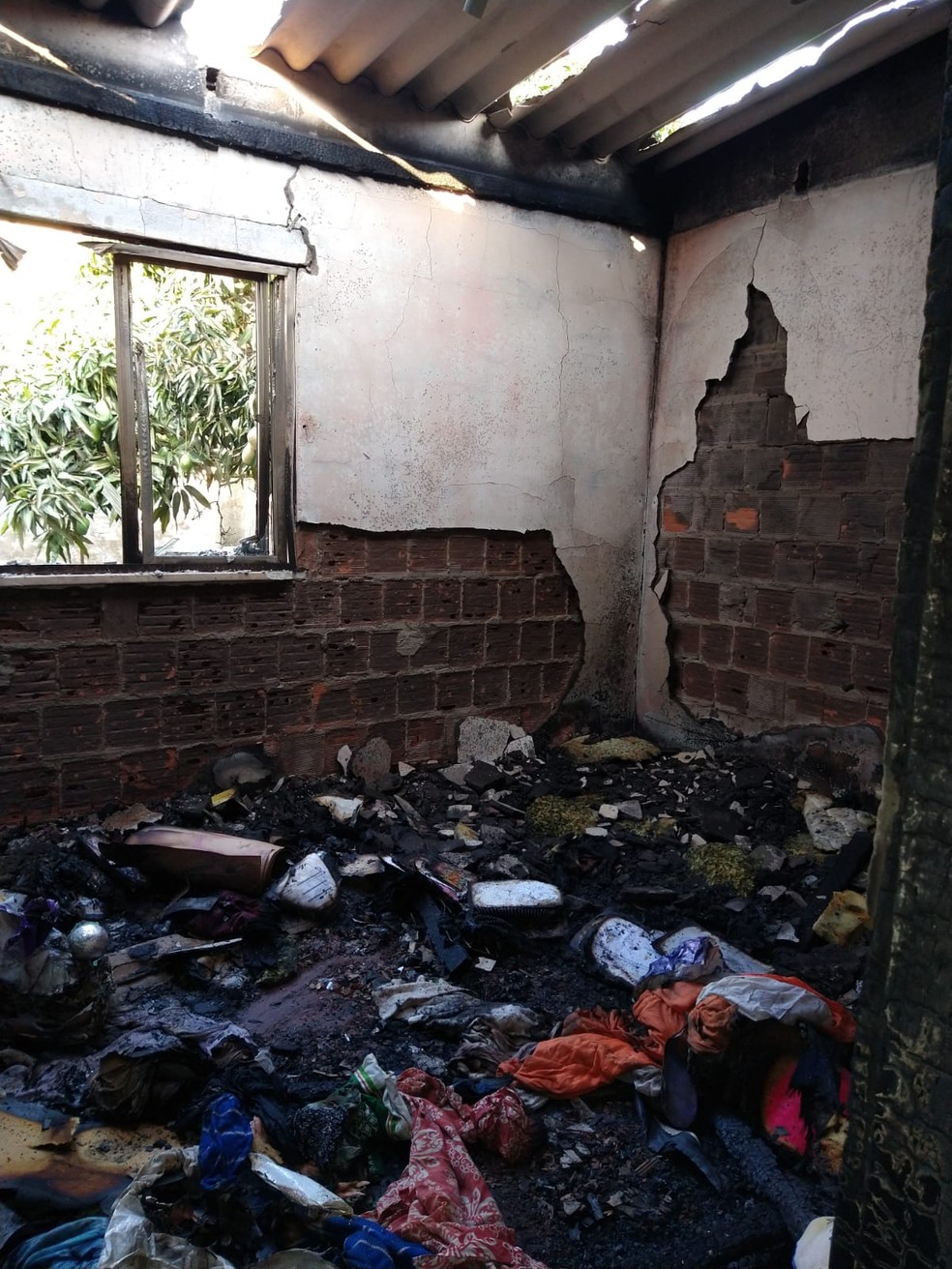 Casa é interditada após incêndio no segundo andar em Cabo Frio
