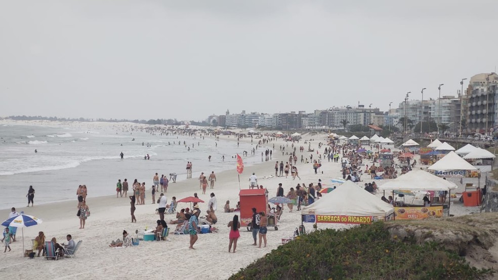 Novo decreto libera banho de mar e entrada de vans e ônibus de turismo durante o feriado em Cabo Frio