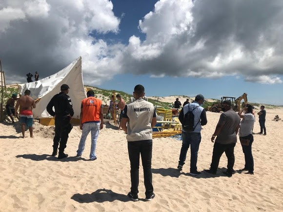 Prefeitura de Cabo Frio retira barracas da Praia Dunas do Peró
