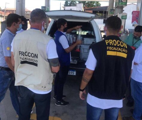 Procon e ANP fiscalizam prática de preços abusivos em postos de combustíveis em São Pedro da Aldeia