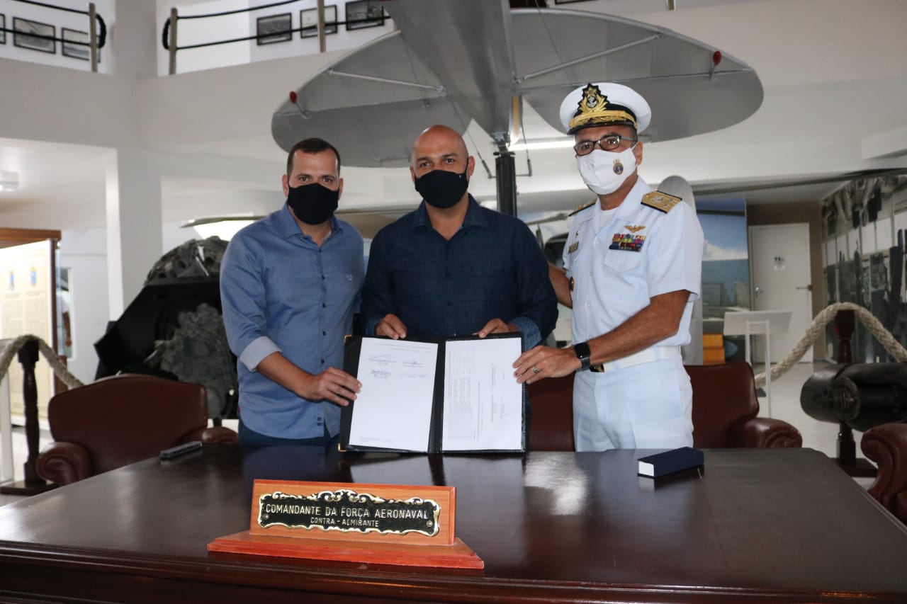 São Pedro da Aldeia firma acordo de cooperação técnico-cultural com Comando da Força Aérea Naval
