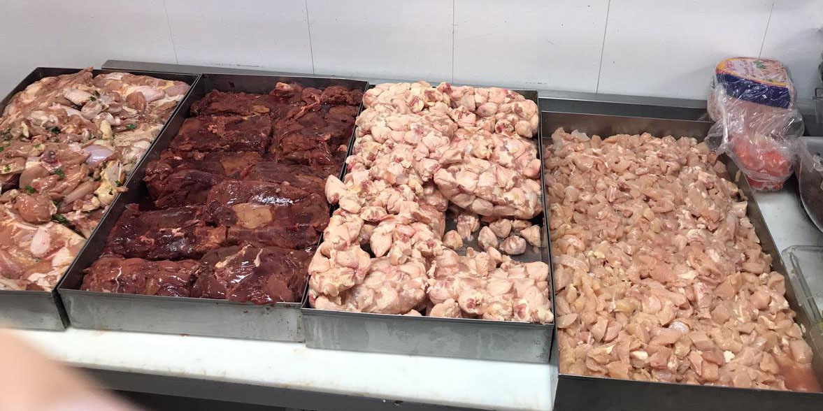 Mais de 700 quilos de carne são descartados de mercado em São Pedro da Aldeia