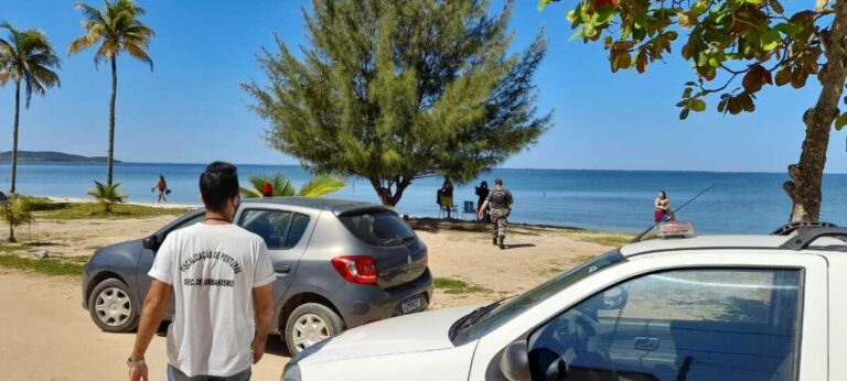 Prefeitura de São Pedro da Aldeia fiscaliza praias e autua estabelecimento no ‘superferiado’