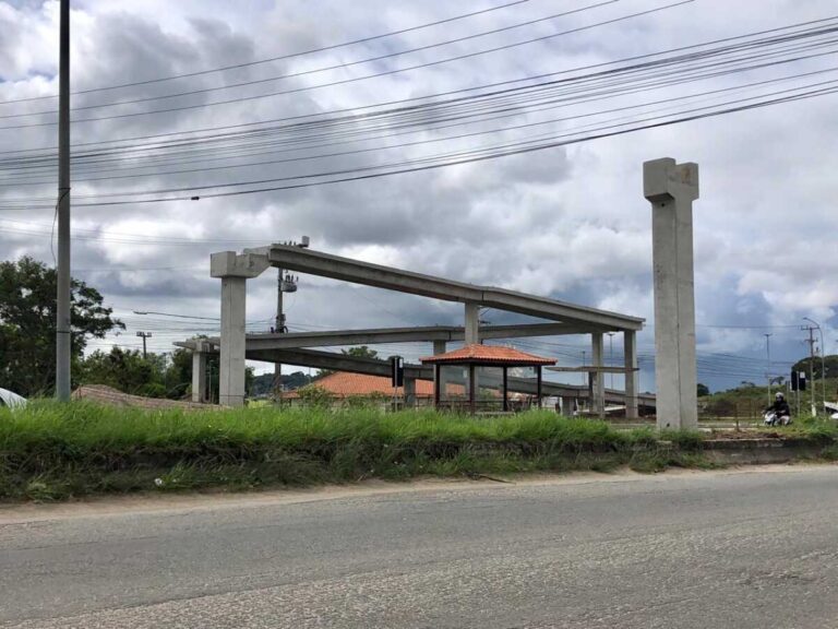 Construção da nova passarela próxima à UPA Pediátrica avança em São Pedro da Aldeia