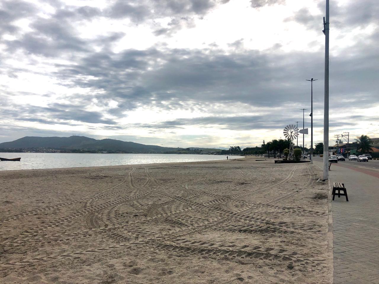 Praia do Centro ganhará restruturação para implantação de nova quadra de areia em São Pedro da Aldeia