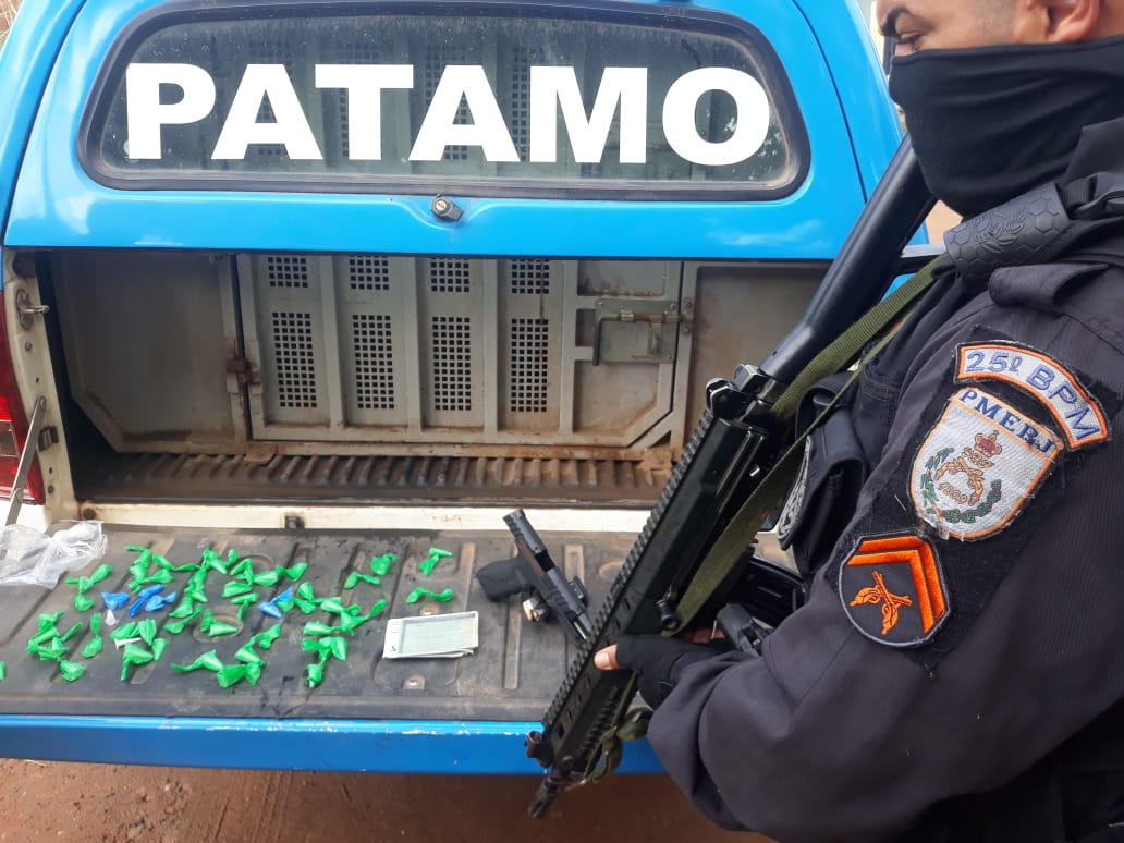 Homem é preso em Cabo Frio com 01 pistola calibre 9mm e drogas