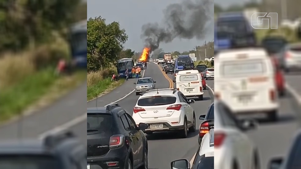 Caminhão pega fogo na RJ-106, em São Pedro da Aldeia