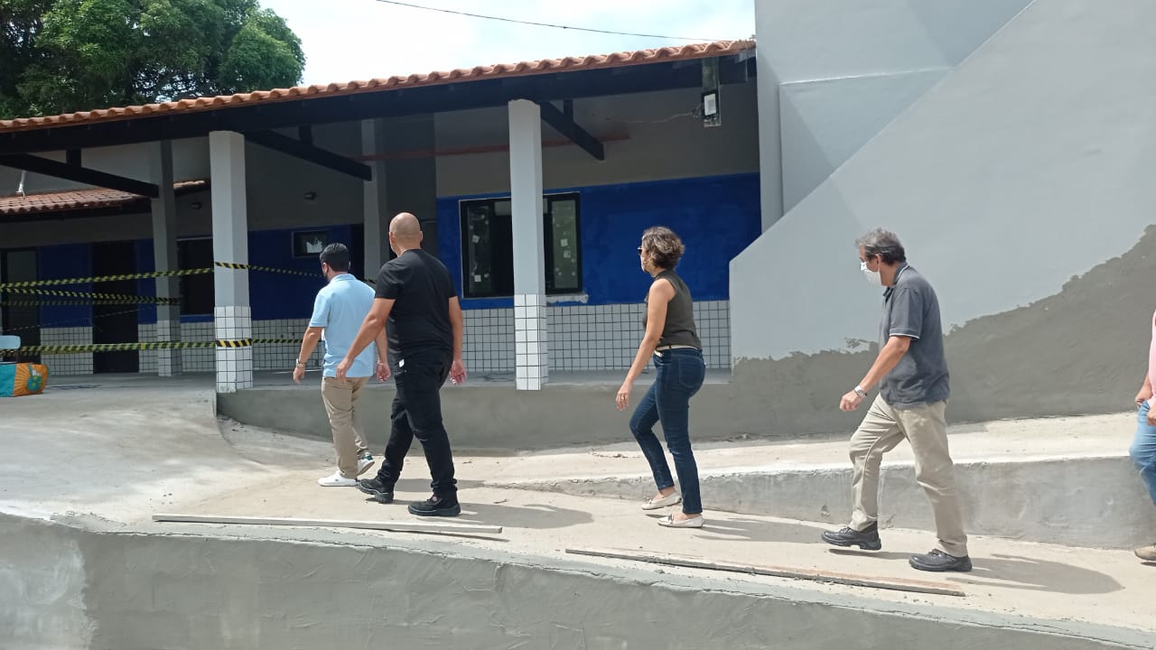 Prefeito Fábio do Pastel acompanha obras de reforma e ampliação de escola no Balneário