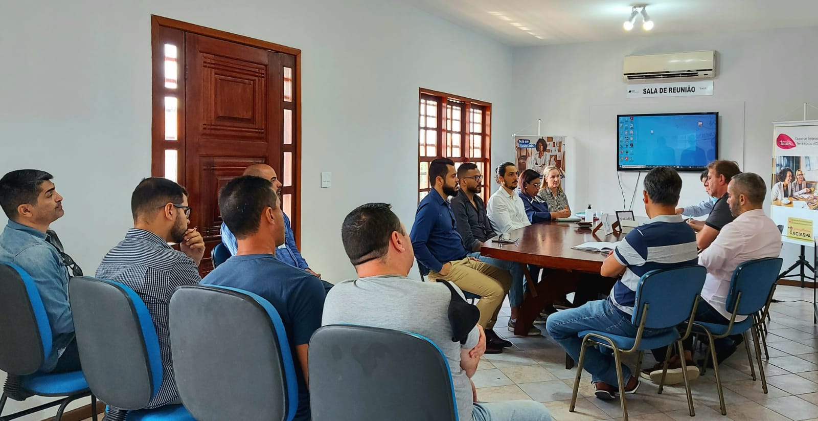 Prefeitura mantém diálogo aberto com entidades comerciais em São Pedro da Aldeia