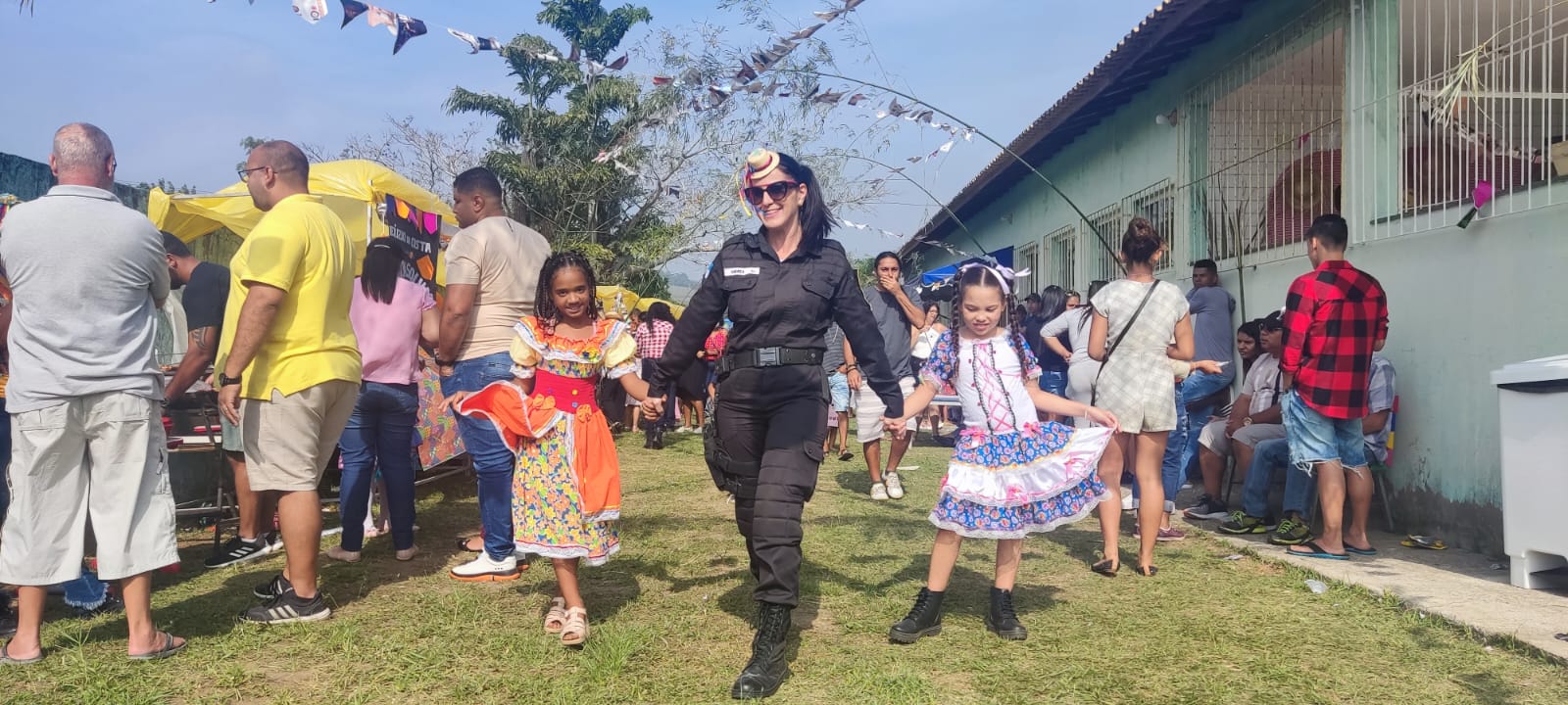 Policiais da Patrulha Escolar participa de festa junina na EM Bernabé Mariano de Souza em Flexeira