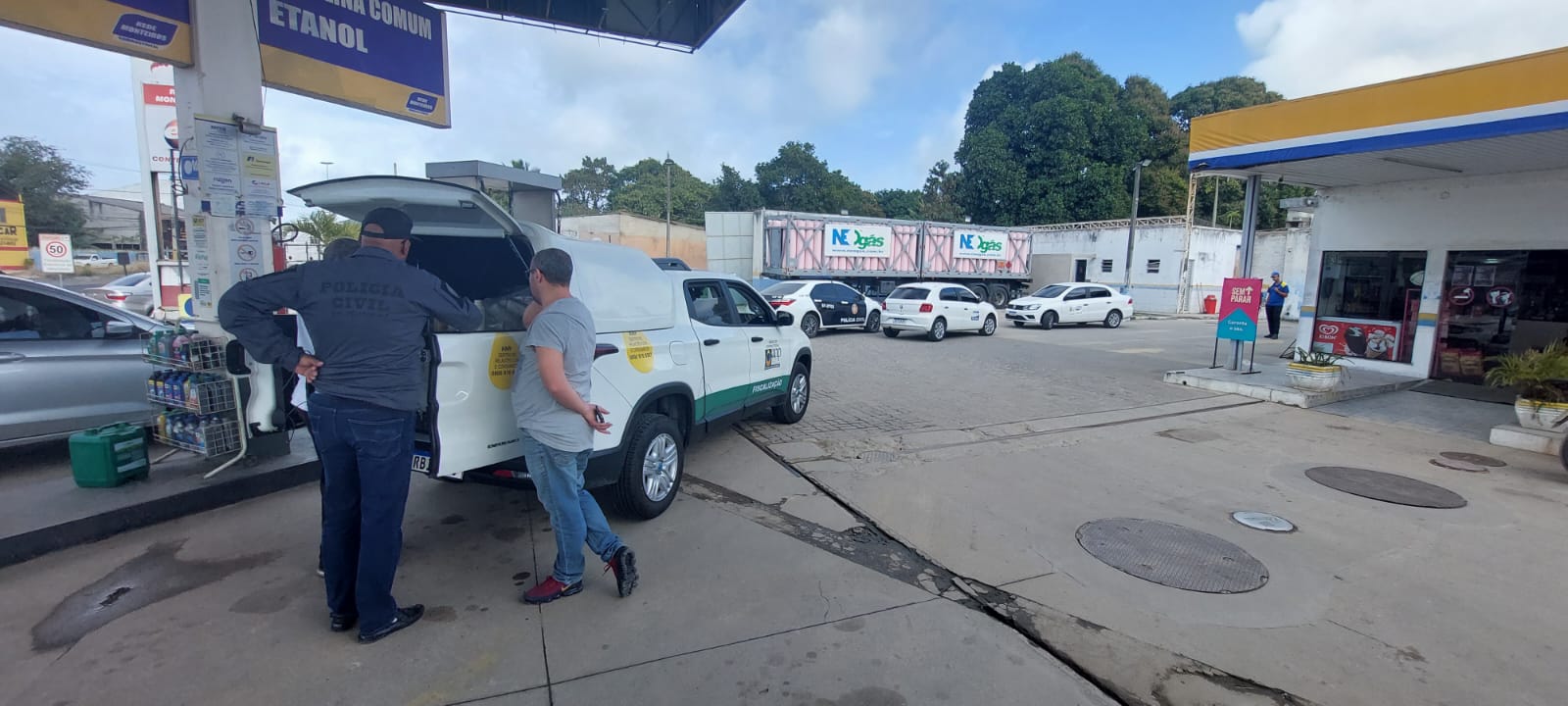 Operação do Procon fiscaliza postos de combustíveis em São Pedro da Aldeia