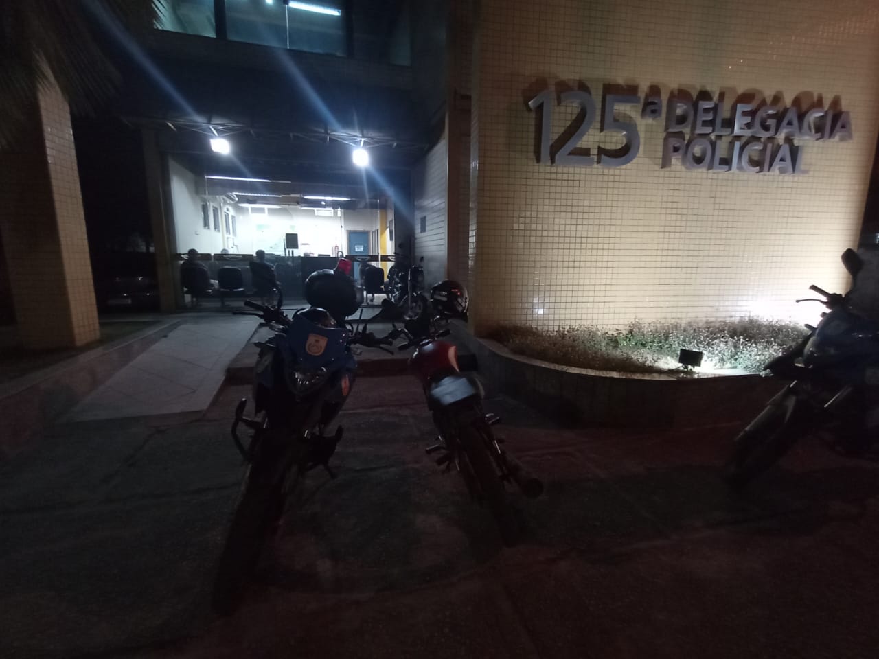 PM apreende motocicleta roubada na RJ-140 em São Pedro da Aldeia