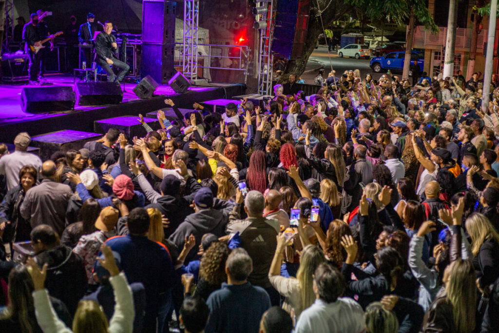 Show de Elymar Santos emociona o público na segunda noite da Festa da Padroeira de Cabo Frio