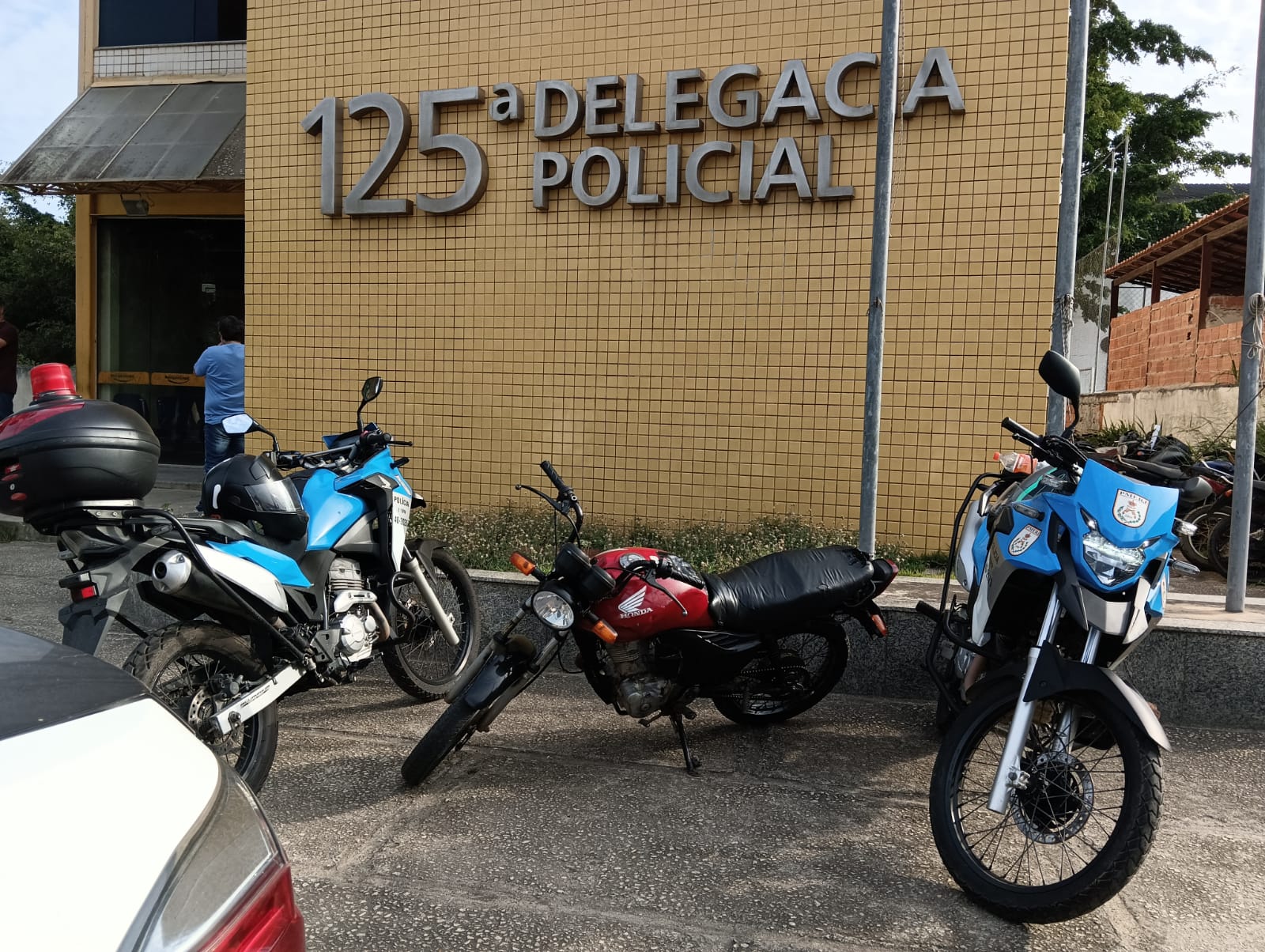 Motopatrulha da PM apreende motocicleta com numeração do motor suprimida no bairro Campo Redondo