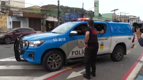 MPRJ prende PM e outros dois suspeitos de sequestrar traficantes e cobrar R$ 20 mil para soltar os bandidos