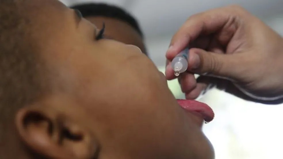 Vacinação contra a poliomielite é mantida devido à baixa adesão em São Pedro da Aldeia