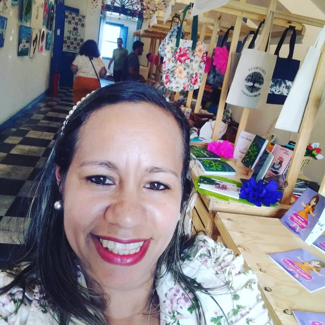 Escritora Aline Santos participa de bate-papo literário em Escola Municipal de São Pedro da Aldeia