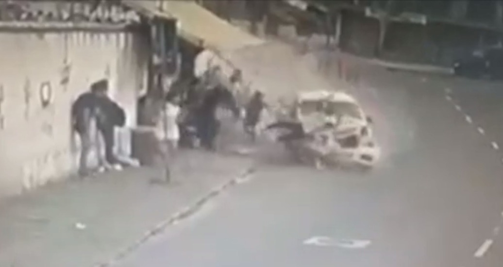 Motorista atropela pessoas em ponto de ônibus, destrói barraca de lanches e foge do local em Búzios