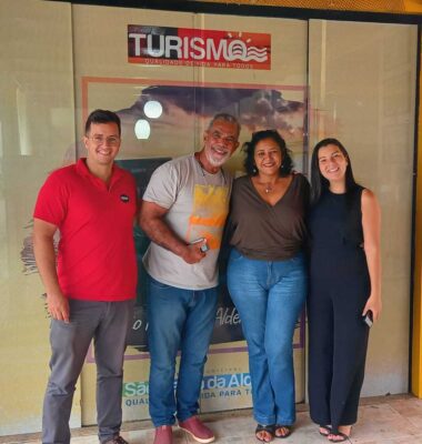 Secretaria de Turismo alinha parceria com escola de idiomas para qualificar profissionais do trade aldeense