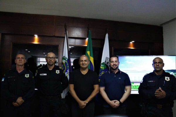 Prefeito Fábio do Pastel recebe agentes da Guarda Civil Municipal