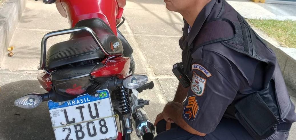 PM prende em flagrante um suspeito em Iguaba Grande por receptação de motocicleta roubada