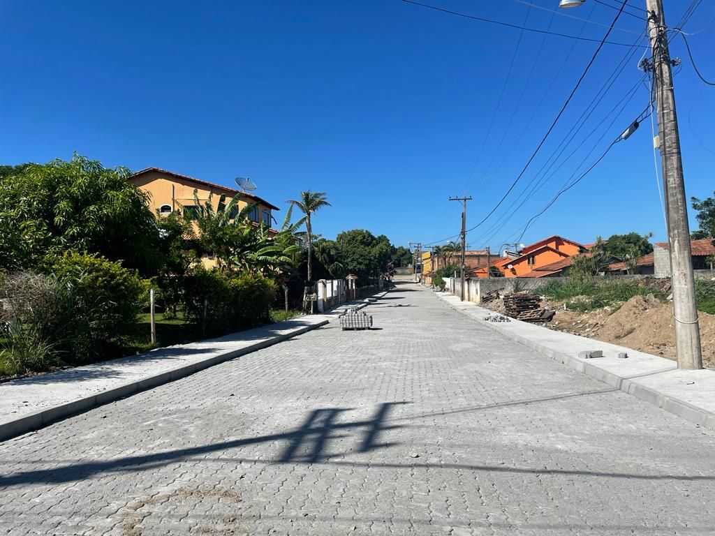 Prefeitura finaliza pavimentação de avenida na Praia Linda