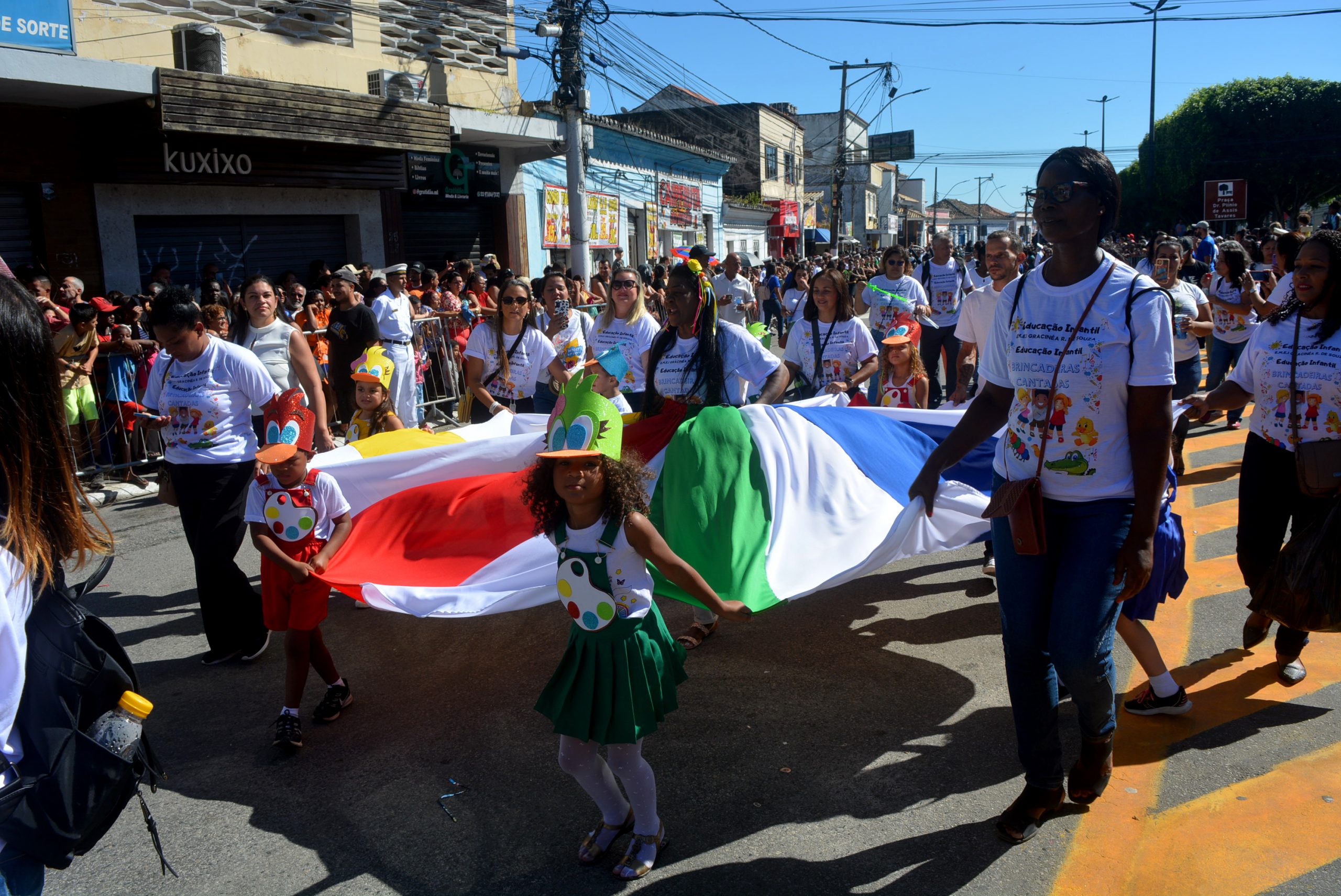 Desfile Cívico Escolar marca celebração dos 406 anos de São Pedro da Aldeia