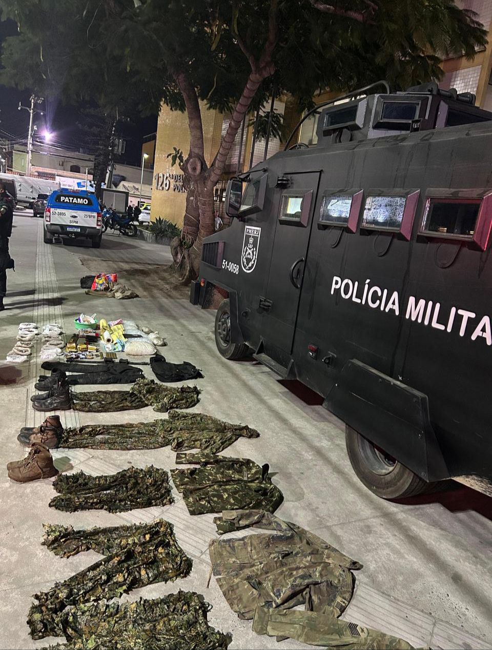 Polícia Militar desmonta acampamentos usados para o tráfico de drogas em Cabo Frio