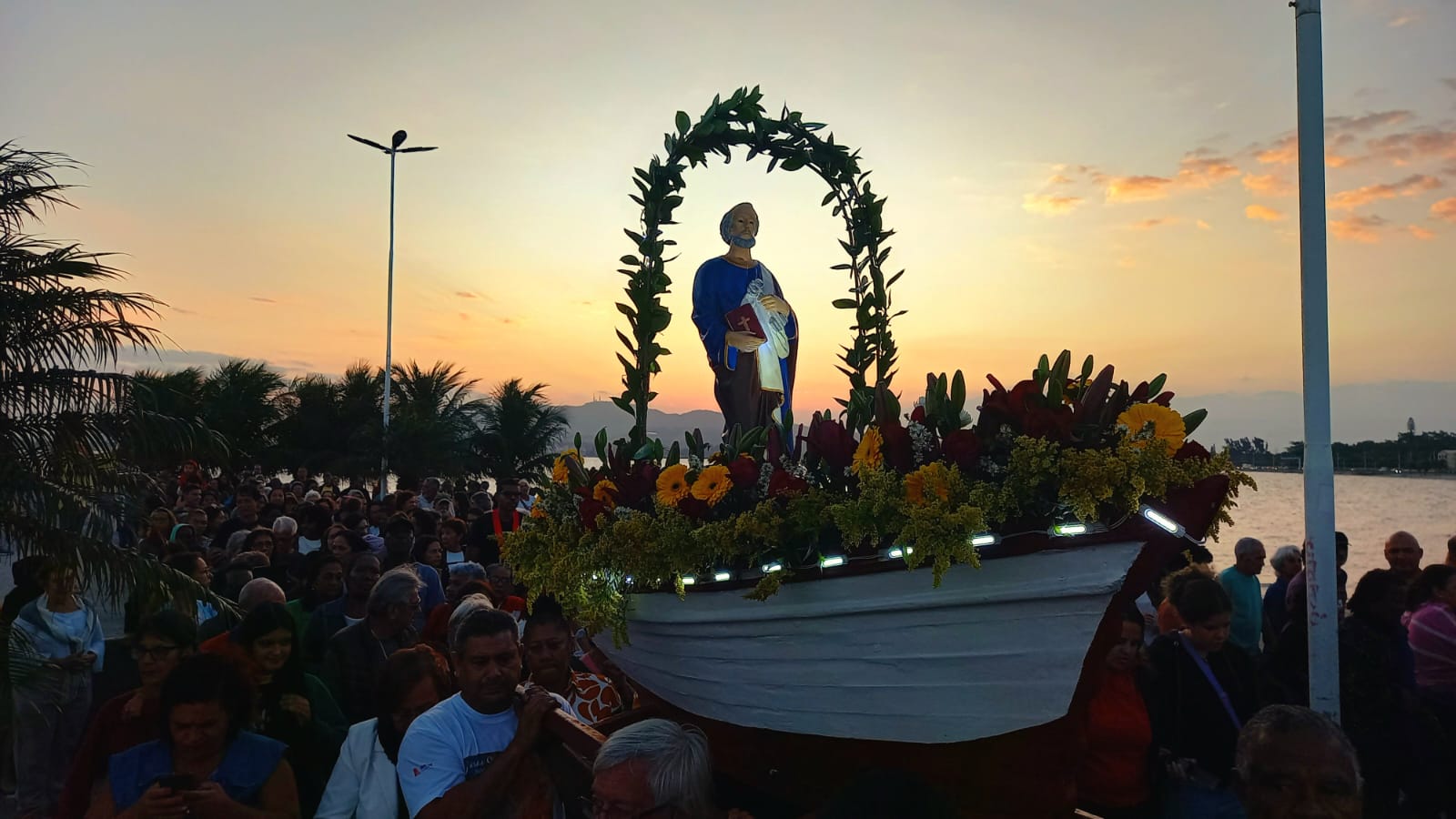 Celebrações em homenagem a São Pedro encantam fiéis em tradicional festividade em São Pedro da Aldeia