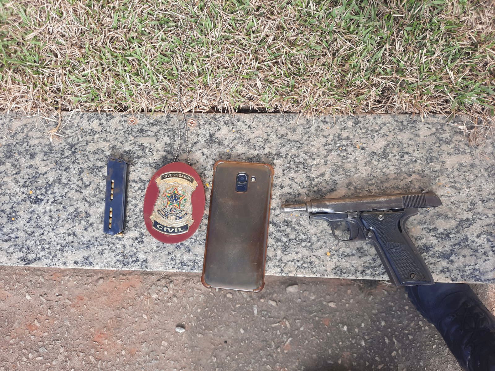 Polícia Militar prende homem com Pistola cal 635 e distintivo de Investigador da Civil em São Mateus