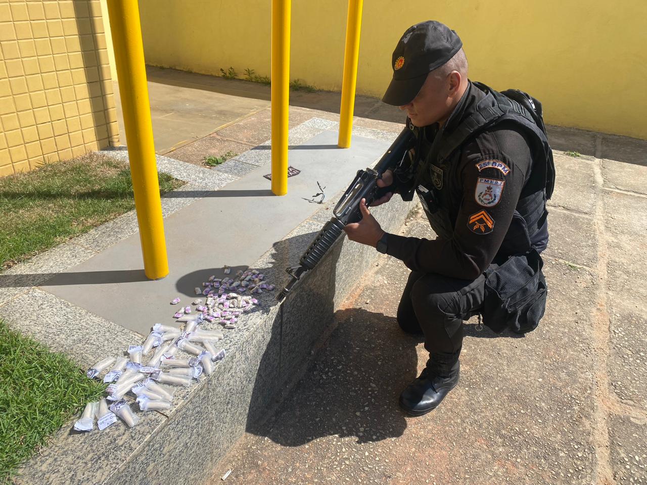Polícia prende suspeito com drogas em São Pedro da Aldeia