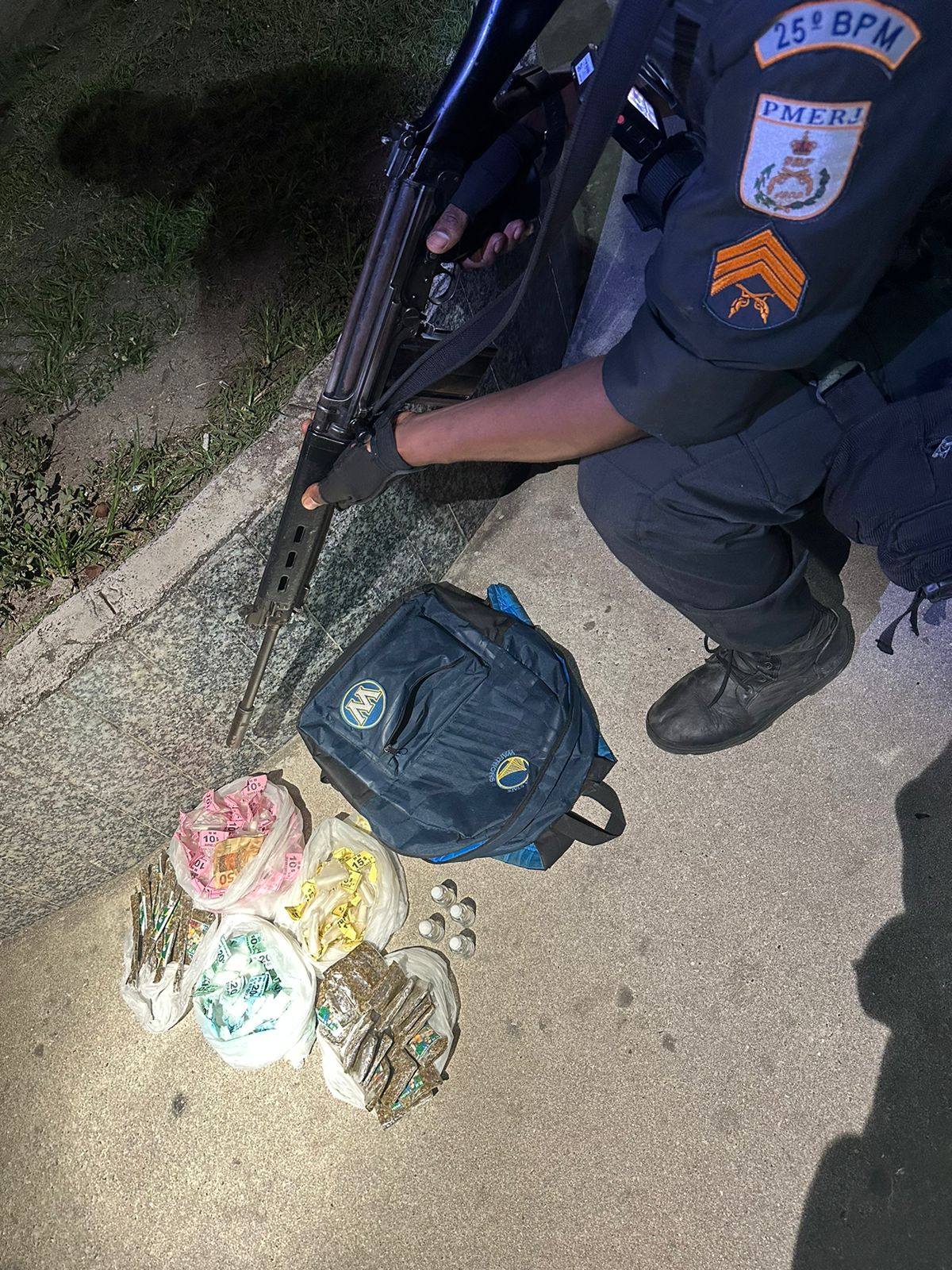 GAT detém suspeitos por tráfico de drogas em São Pedro da Aldeia