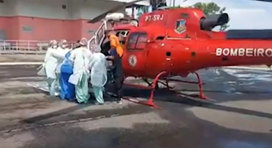 Homem é socorrido de helicóptero após sofrer acidente em Saquarema