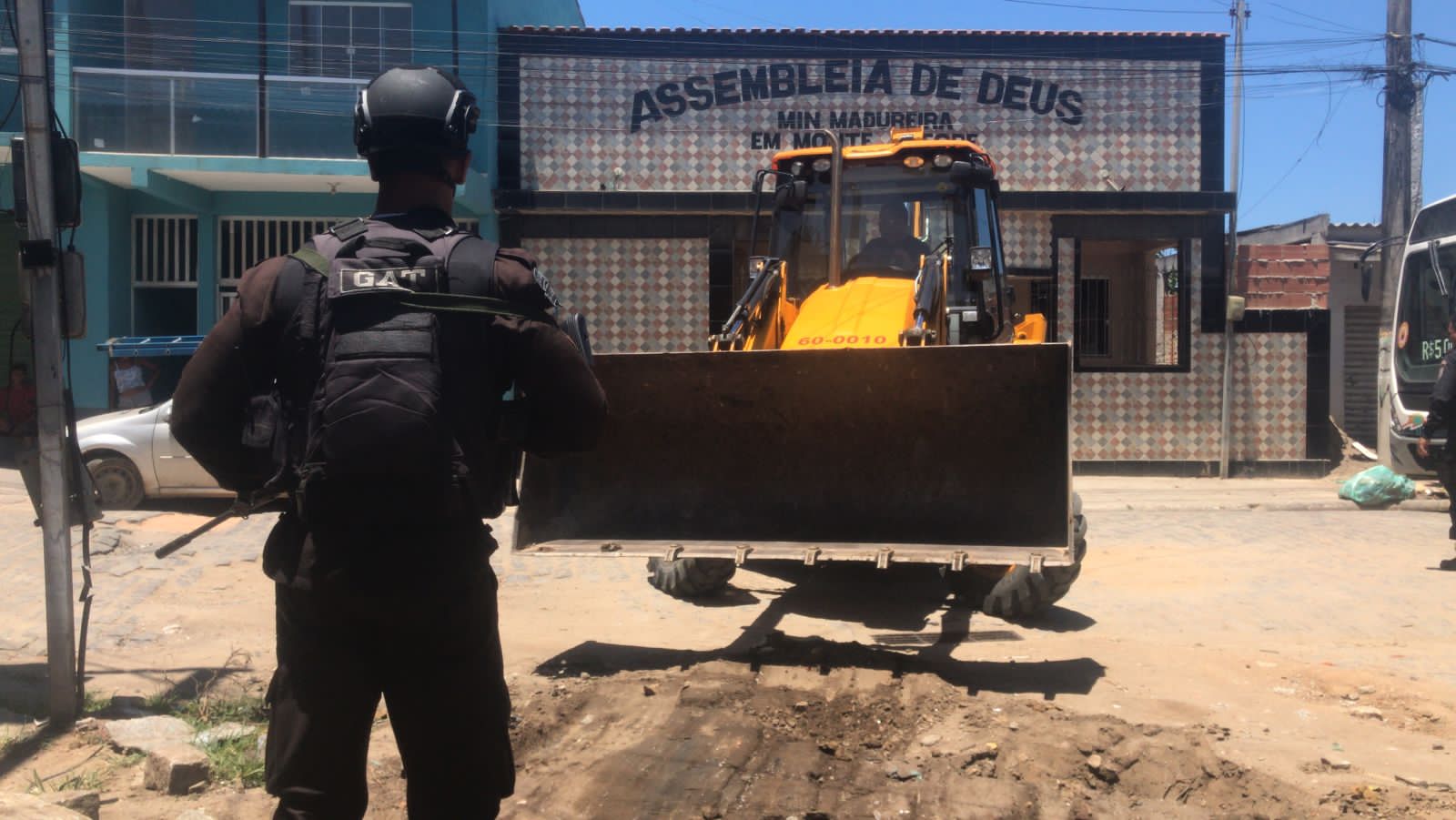 Operação Conjunta Remove Barricadas e Garante Segurança nos Bairros de Cabo Frio e São Pedro da Aldeia